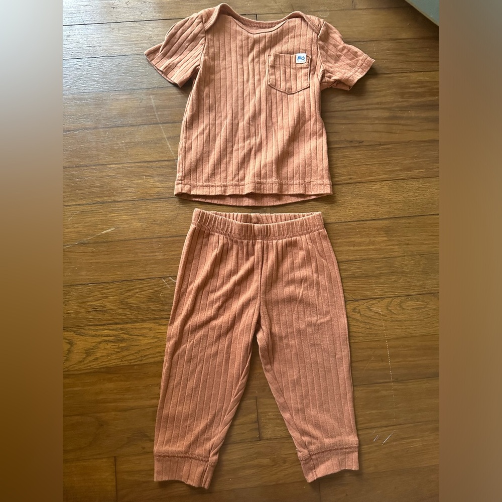 Carters Set